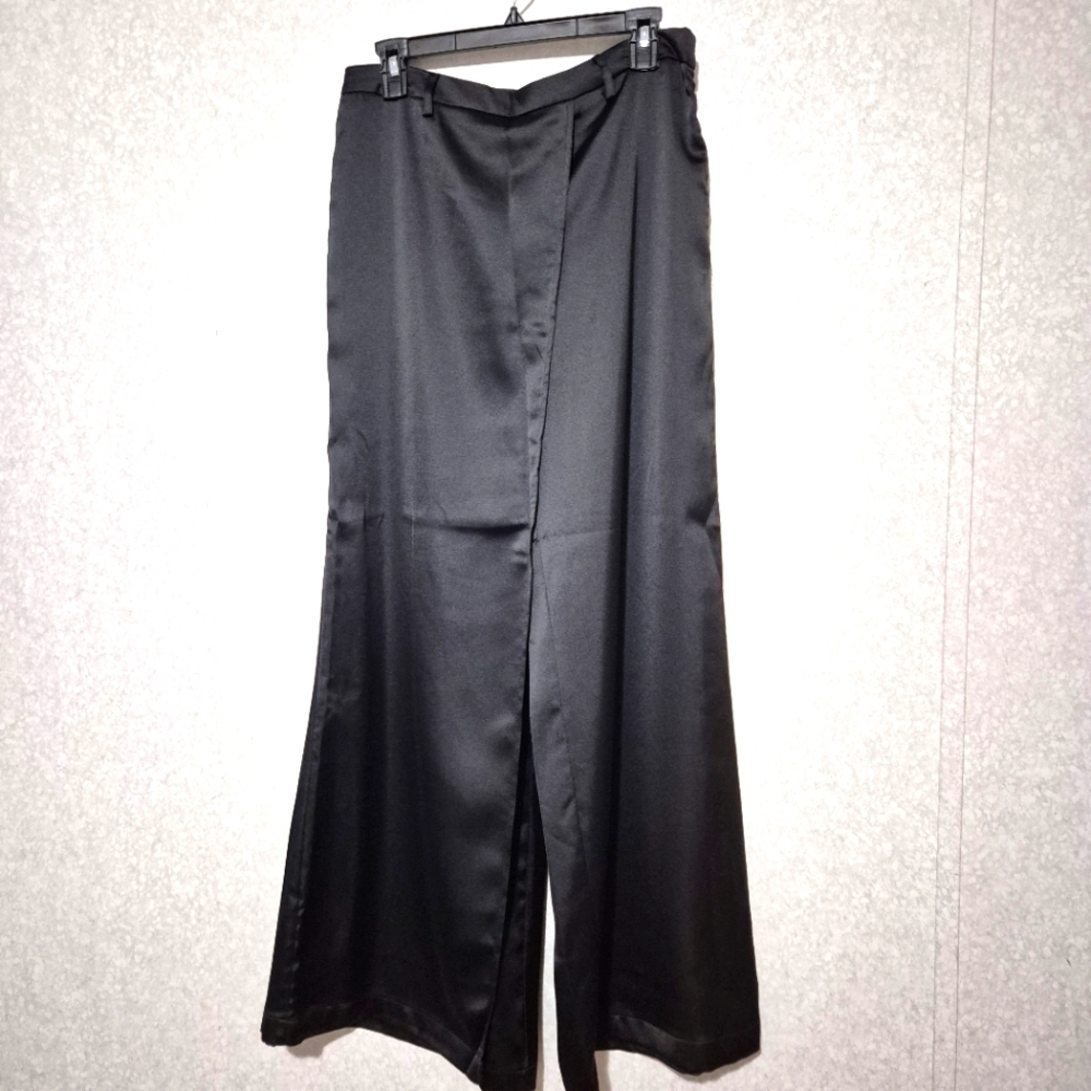 NEW Forever 21 Classic Black Satin Trousers..size:L